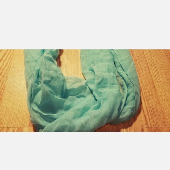 Multi Loop Scarf New - Picture 5 of 9